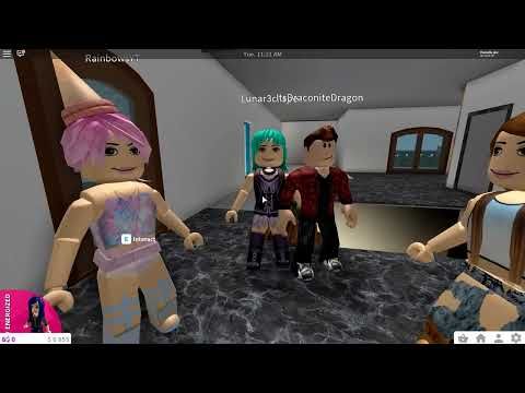 Roblox Family Creepy Clown Traps Us In A Room We Ytread - escape the theater roblox