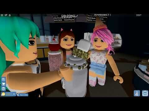 Roblox Family Our First Family Vacation To Ytread - universal studios in roblox