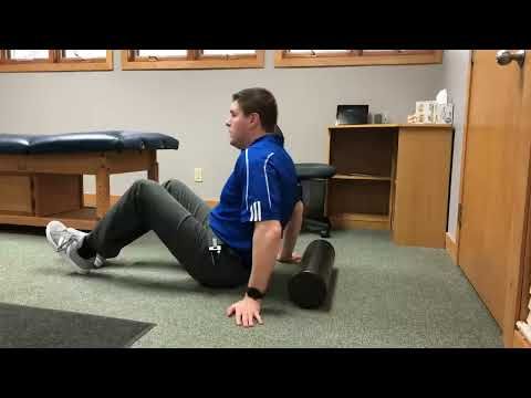 how to crack spine between shoulder blades with chair