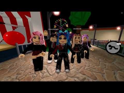 Krew Plays Roblox Piggy Book 2 Ytread - who plays roblox the most and needs to go touch some grass